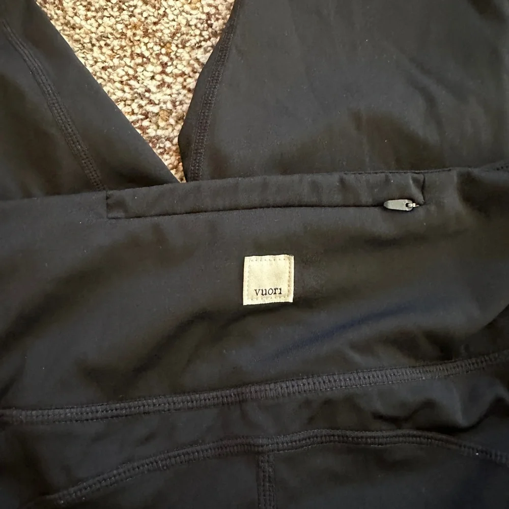 Women’s Vuori performance joggers/legging - Picture 2 of 3